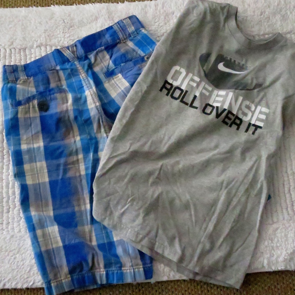 Nike T-shirt plus Vans Board Shorts Bundle